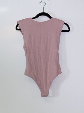 Babaton Aritzia Contour Shoulder Pad Tank Top One Piece Bodysuit Mauve Small